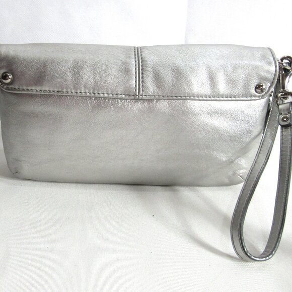 LIKE NEW "COACH" ORGANIZER WRISTLET + CARD SLOTS + KEY LEASH SOFT SILVER - Picture 8 of 12